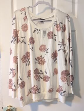 Torrid Cream Scoop Neck Long Sleeve Top with Dusty Pink Floral Print